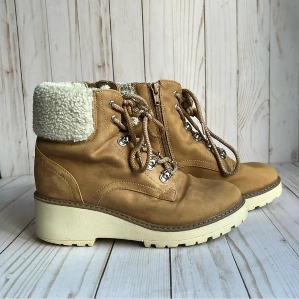 DV by DOLCE‎ VITA Cream & Tan Girls Ankle Boots Size 5